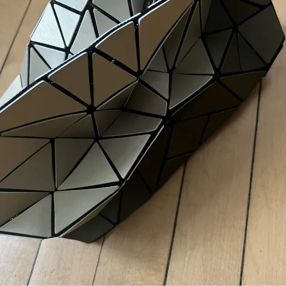 Modern Silver and Black Geometric Clutch - Picture 6 of 8